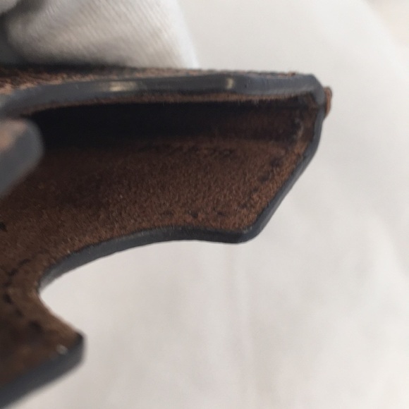 LOUIS Vuitton Phone Case - Picture 8 of 8